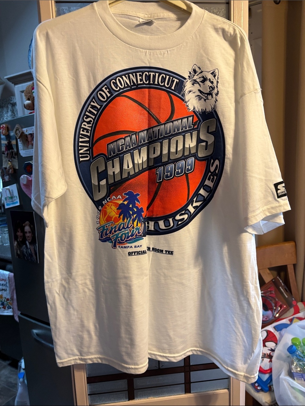 STARTER White University of Connecticut 1999 Champions Huskies T-Shirt